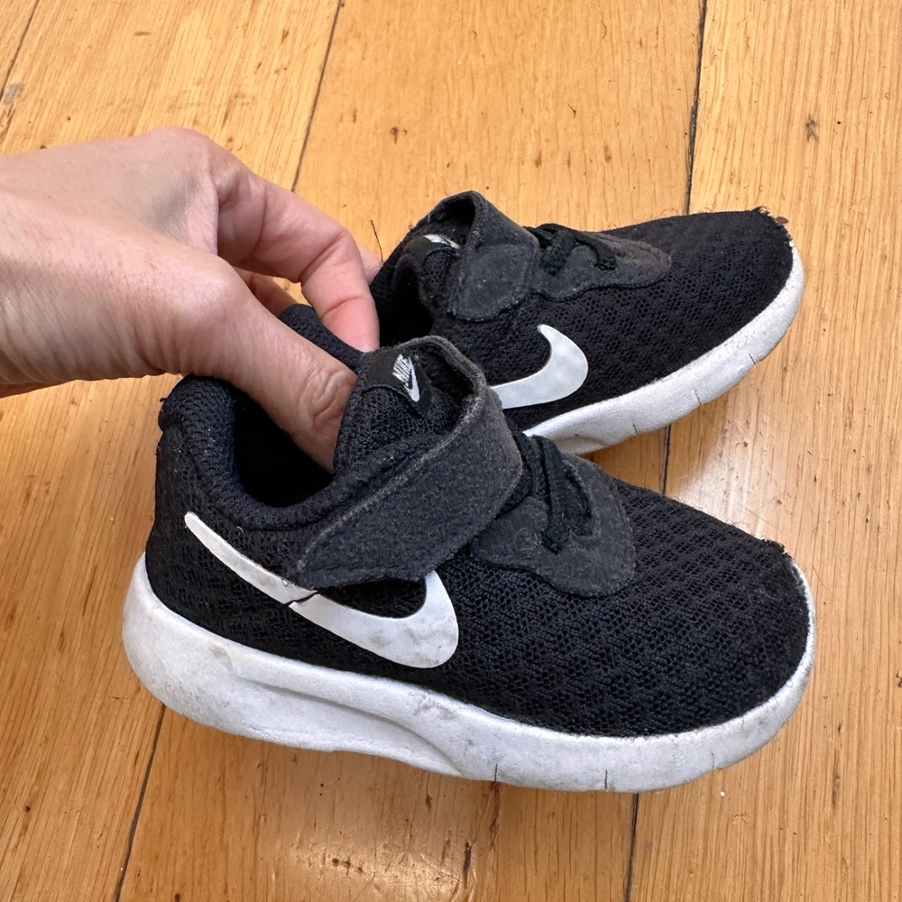 Nikes toddler size 4